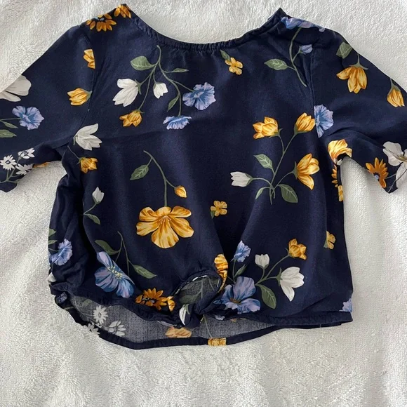 Girls tie front blouse with key hole back size 2T