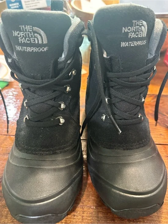 The North Face Chilkat Lace II Youth 3 Black Waterproof Heatseeker Snow boots