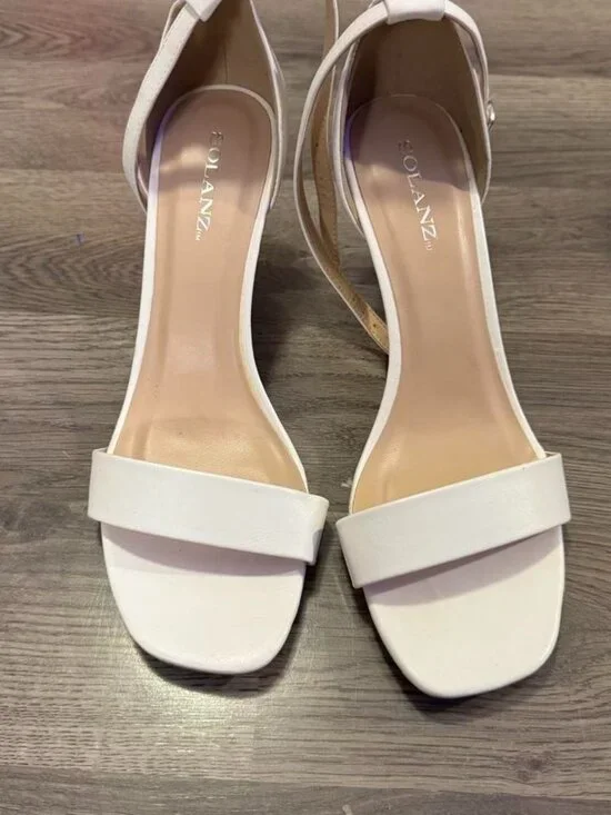 Women's White and Cream Courts