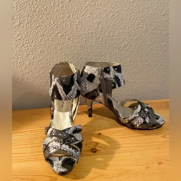 Bellini~Neutral~Wild~Faux Leather~Snakeskin~Heel~Sandal~Side Zip Closure~Size 7