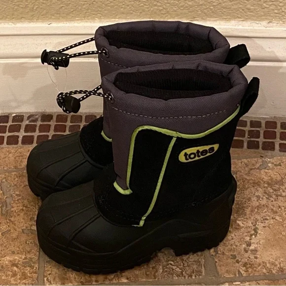 NWOT~TOTES Toddler Black Green Snow Boots Size 8-Unisex