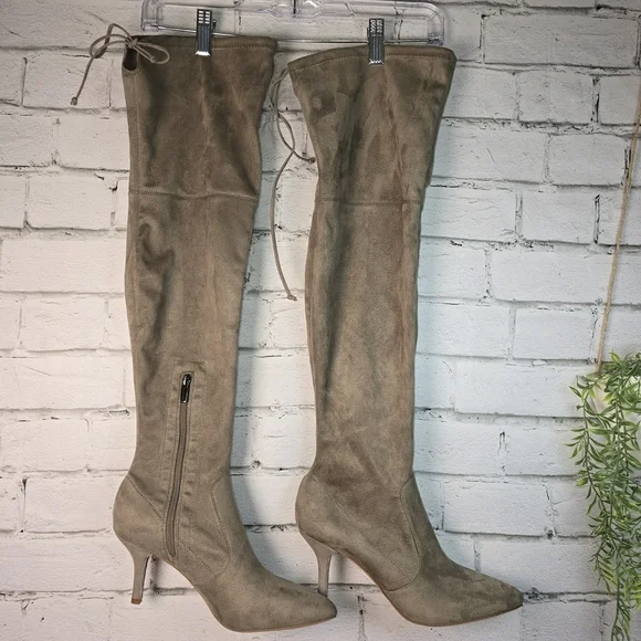 VINCE CAMUTO ASHLINA OVER THE KNEE SUEDE HEELED BOOTS  TAUPE  WOMENS SIZE 9 EUC