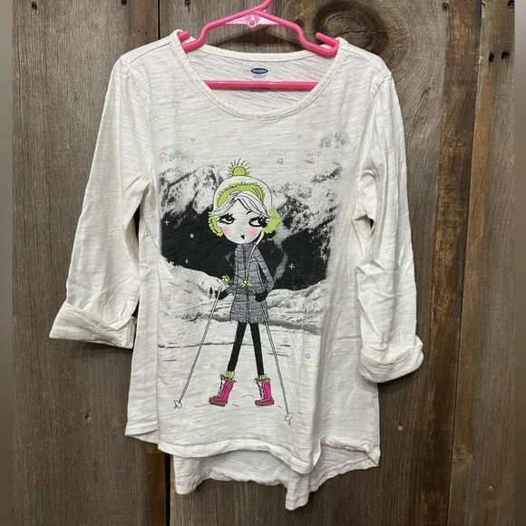 Old Navy Winter Graphic T-shirt in Cream Size Medium 8 Girls