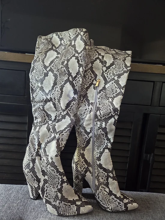 Bamboo Womens Snakeskin Over-the-Knee Boots Size 9