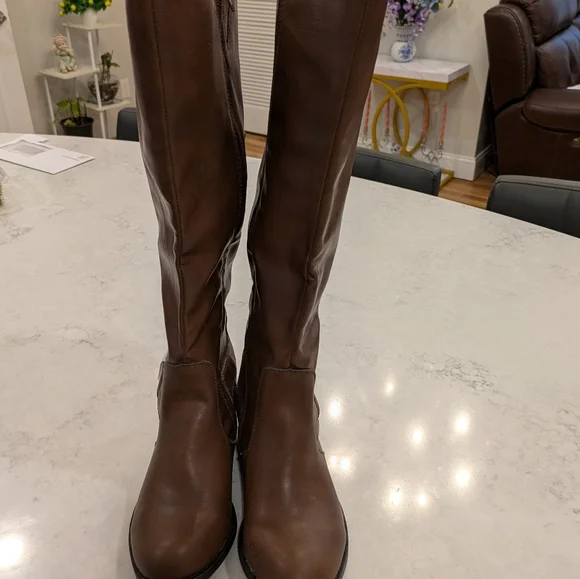 Women's Size 7 Boots