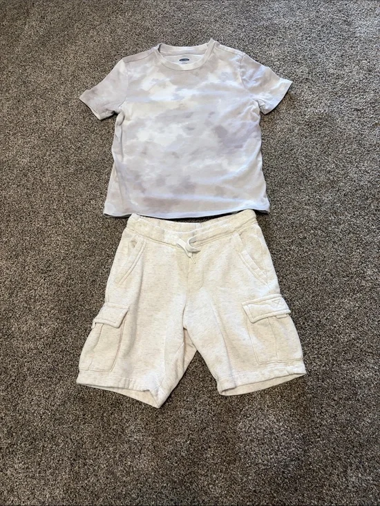 Old Navy Kids Short Sleeve Tee and Cargo Shorts Set in Light Gray and Cream