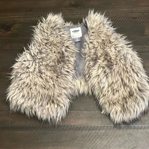 Old Navy size 2T Furry vest