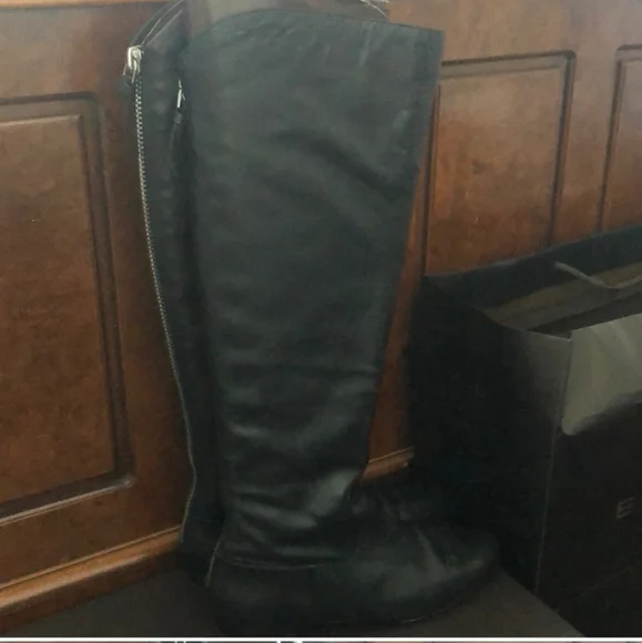 Elie Tahari high black boots with zipper Women