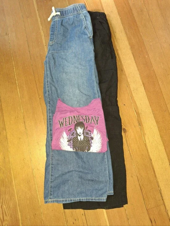 Old Navy Wide-Leg Jeans Blue & Black with Purple Graphic T-Shirt sz L 10/12