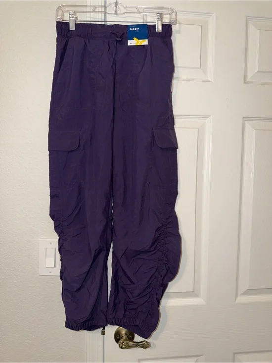 Old Navy Jogger Cargo Pants in Deep Purple