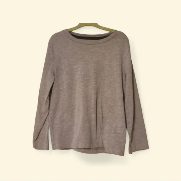 Old Navy Boys Gray Size 5 Versitile long sleeve t-shirt EUC