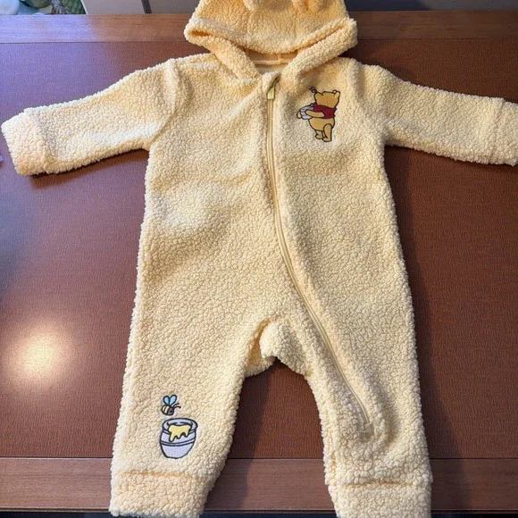 Old Navy Disney Winnie the Pooh Sherpa Fleece Hooded Bunting Yellow‎ 6-12M