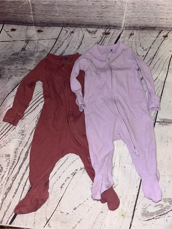💙Old Navy Ribbed Onesies