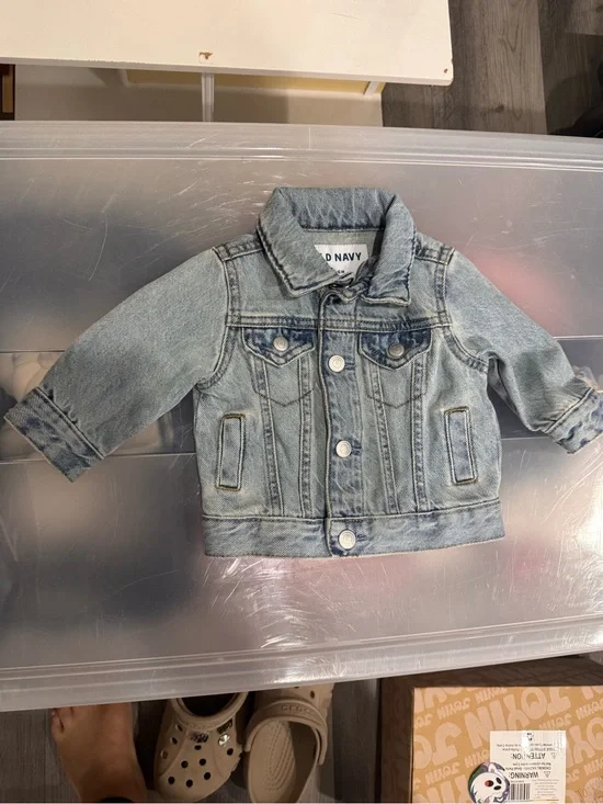 Old Navy Light Wash Denim Jacket size baby 3-6 month