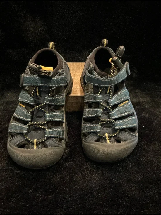 Keen Kids Newport H2 Waterproof Closed-Toe Sandals Size 10T