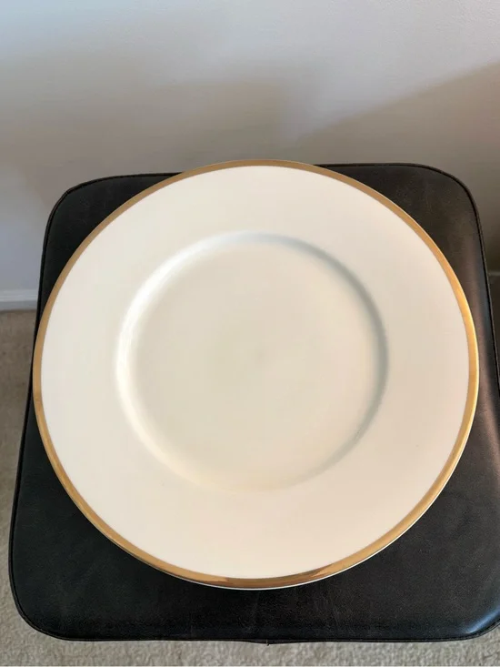 Discontinued Crate and Barrel Classic White Porcelain Plate w/ Gold Rim Set of 4
