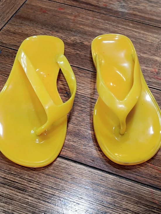 Wonder Nation Girls Yellow Jelly Flip Flop Sandals - Classic Summer Style