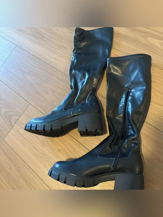 Black Chunky Lug Knee-High Boots - Women's Fashion Riding Style