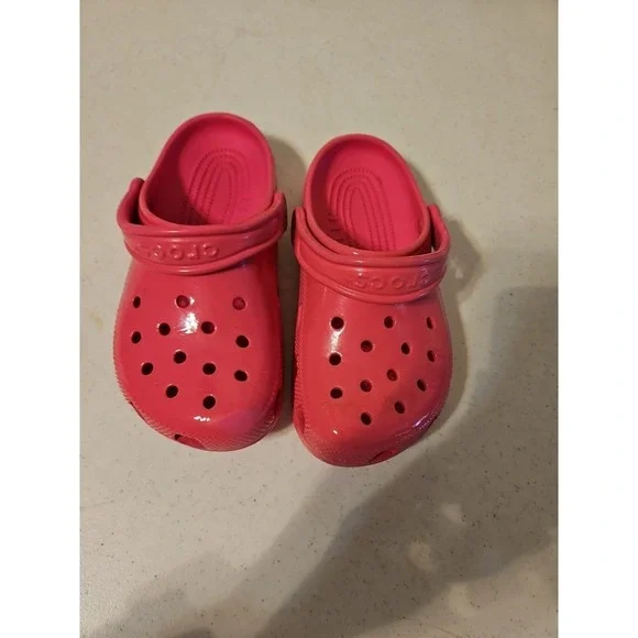 Crocs‎ Sandals Size J-2 Classic Neon Highlighter Pink Kids Crocs