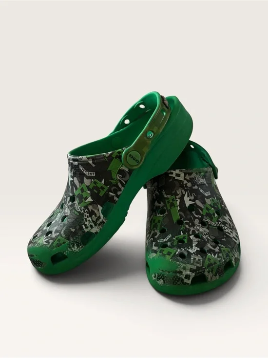Crocs Minecraft Classic Clogs Green Black Kids J5 Gamer Video Game Shoes