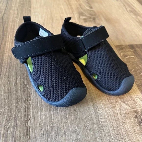 Jumping‎ Beans Toddler Boy Size 7 sandals / water shoes