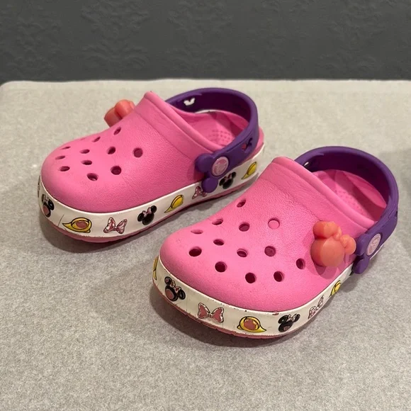 Crocs 🐊‎ Kids Pink Clogs with Purple Strap