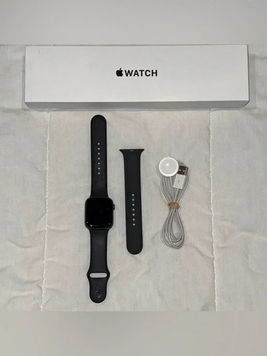 Apple Watch SE (1st Gen) 44mm Aluminum Space Grey - GPS - With Original Box, Ban