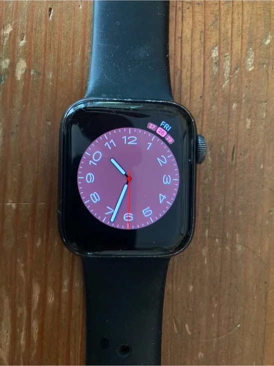 Apple Watch SE - Black Case with Black Sport Band