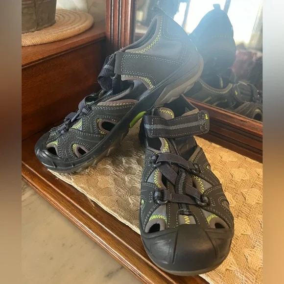 MERRELL Classic Hydro Close‎ Toed Outdoor Hiking Sandals Navy Blue Boy's Size 4