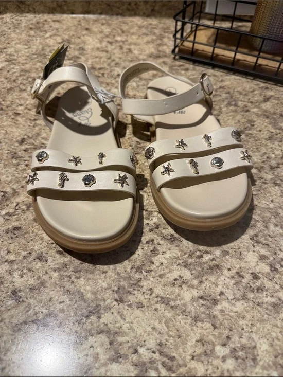 art class Kids Ellis Ivory Sandals with Gold Metallic Sea Charms Size 1 New