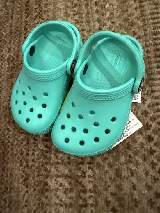 Crocs Little Kids Sz 6c Teal NWT