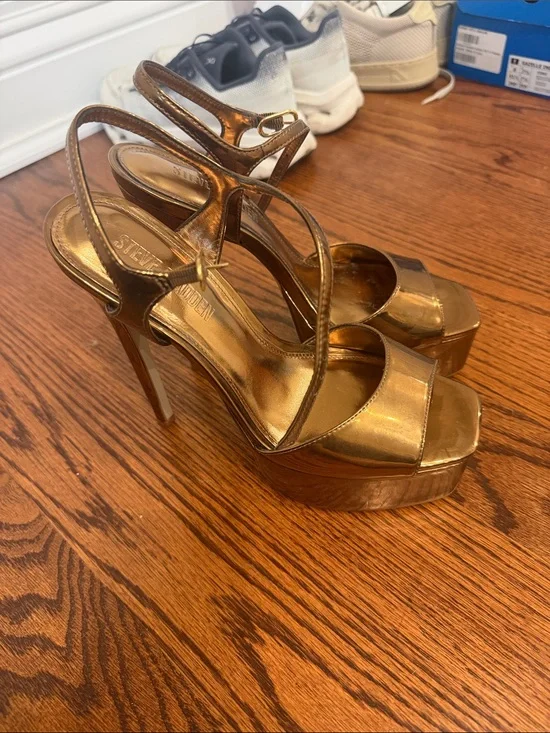 Steve Madden  Gold Platform Strappy High Heel Sandals size 8.5