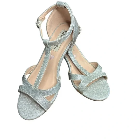 STEVE MADDEN GIRLS SILVER SPARKLE PRINCESS 2” HEEL sandals size 2 preloved