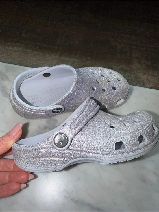 CROCS Kids Glitter Clog in Iridescent Silver size 12