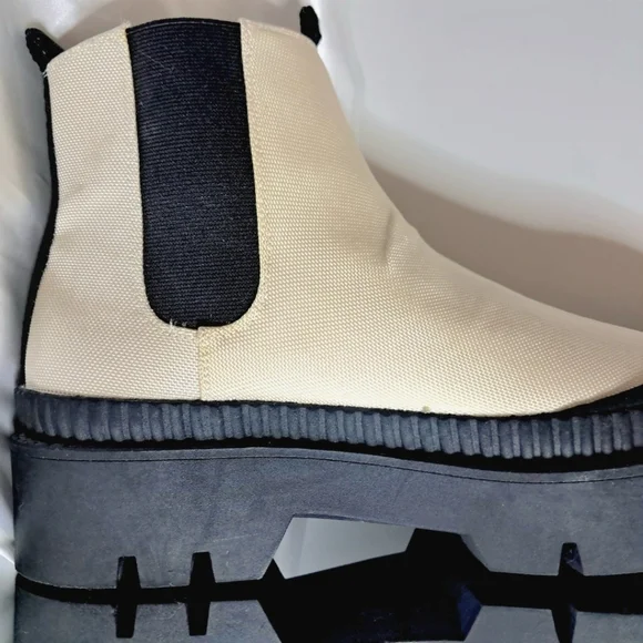 Marc Fisher Ltd Morgan Lug Soles Boots Woman's 8.5 NWOT Ivory/Black