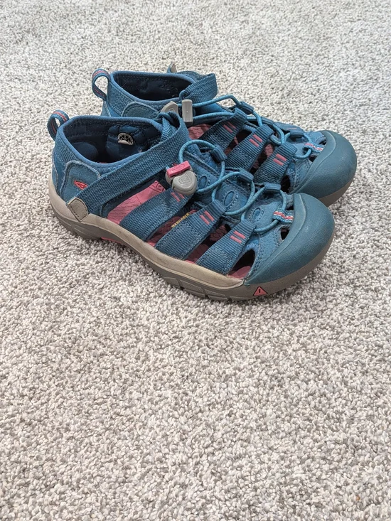 Keen Newport Youth Size 3 Blue Teal Pink Slip On Sandals Shoes Hiking Outdoor