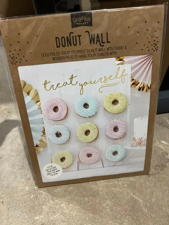Donut Wall Ginger Ray Treat Yourself Party Supply Display NEW