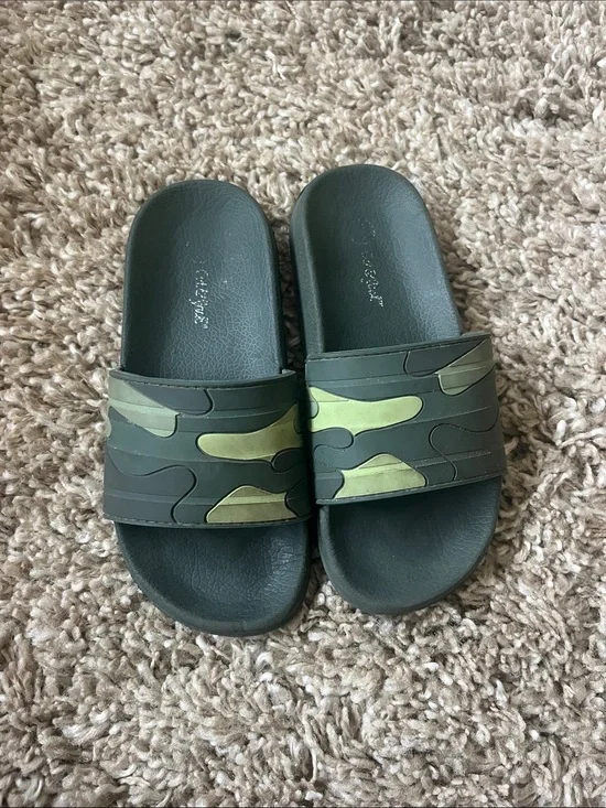 Cat & Jack Boys Green Camo Slide Sandals Size 13/1