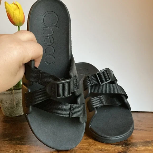 CHACO Chillos Black Strappy Sandals Slides Kids Size 5