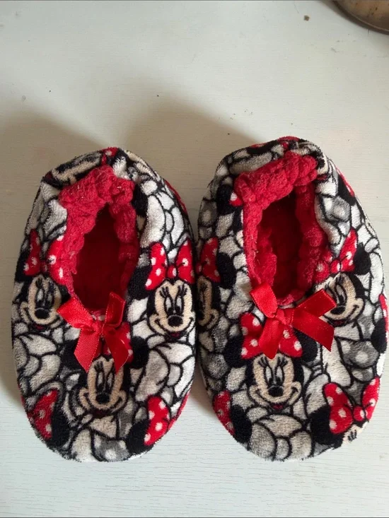 Minnie Mouse Slippers best for 4-6C