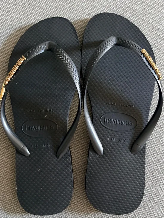 Havaianas Women's Black Flip-Flop Sandals with Gold Logo Detail Birdie 6