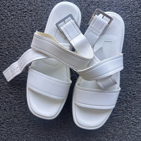 Zara Beige White Women's Sandals size 8‎