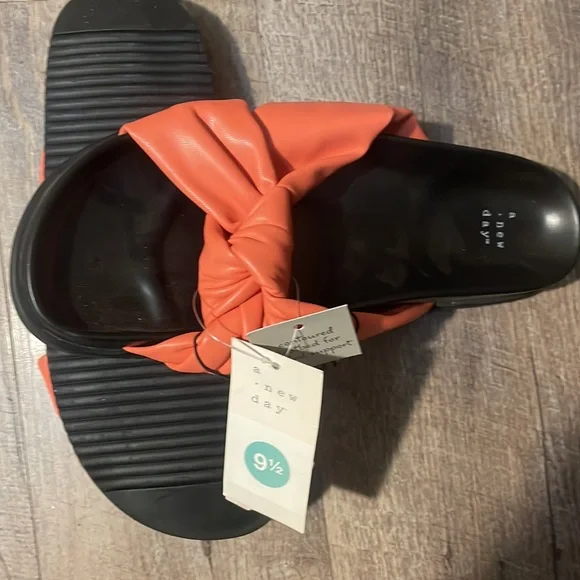 A new day slide shoe with comfort support black sole  9.5