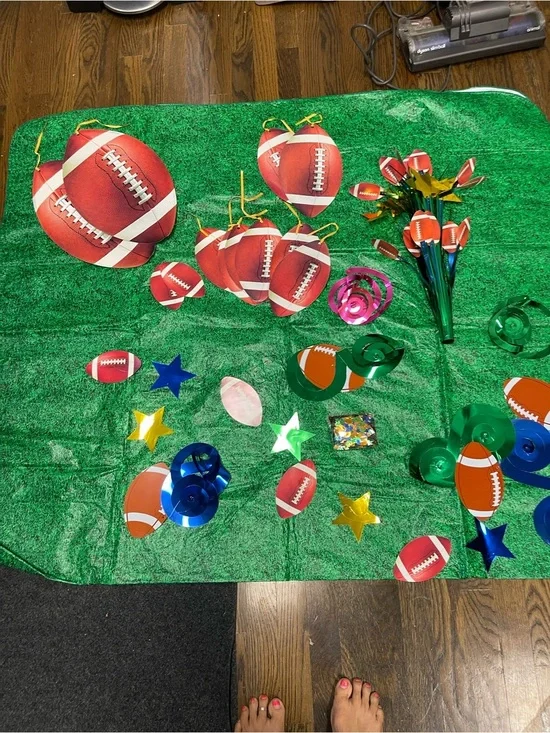 Football Party Decorations Kit - Green and Red 18 pieces