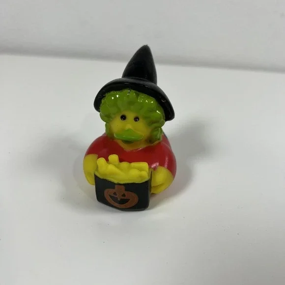 Halloween TRICK OR TREAT Witch Cruising Rubber Duck‎ 2 1/2
