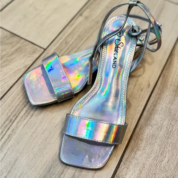 Shoe LAND Holographic Ankle-Strap Sandals - Iridescent Silver