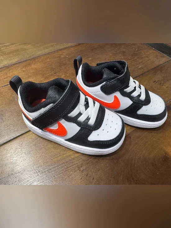 Nike Court Borough Low 2 NWT