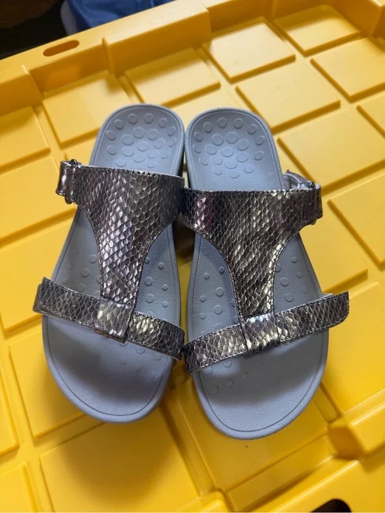 Vionic Metallic Silver Snake-Print Slide Adjustable Sandals women’s size 7