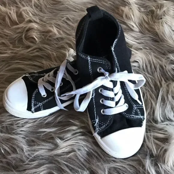 Black canvas low top sneakers kids 2