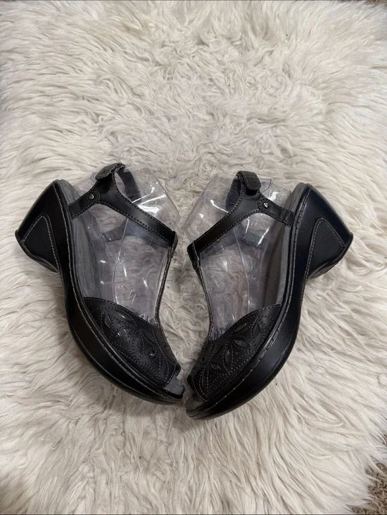 J-41 Adventure On Cassia Laser Cut T-strap wedge sandals Women’s Size 8 M